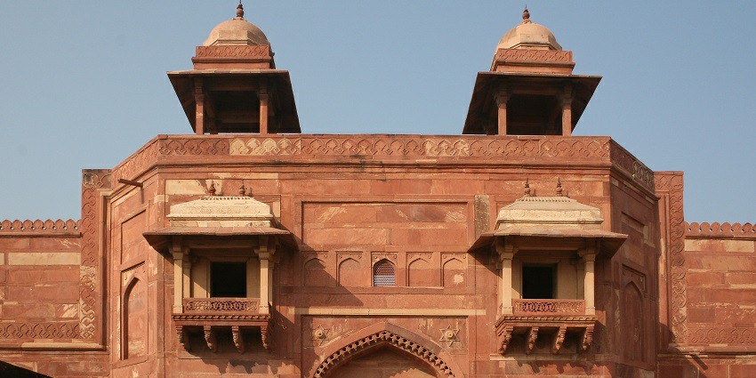 Fatehpur's frescoes highlight Shekhawati architecture, royal heritage, and artistry.