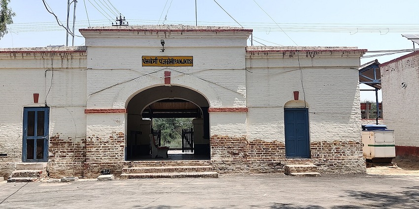 Fazilka railway station is a small but accessible place to reach your destination nearby.