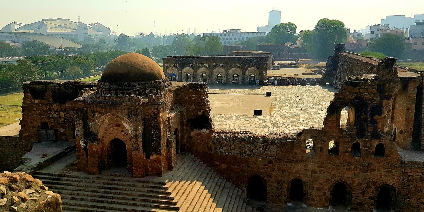 Feroz Shah Kotla Fort has instances of unexplainable noises, shadows, and movements.