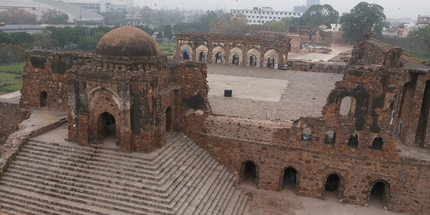 Feroz Shah Kotla fort includes the Jama Masjid, one of the oldest surviving mosques in the city.