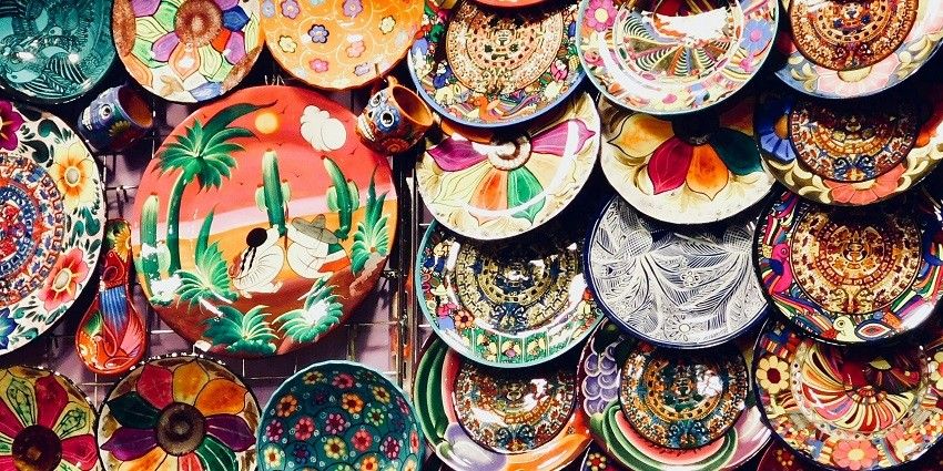 After exploring the attraction, you can head to the flea market to buy souvenirs.