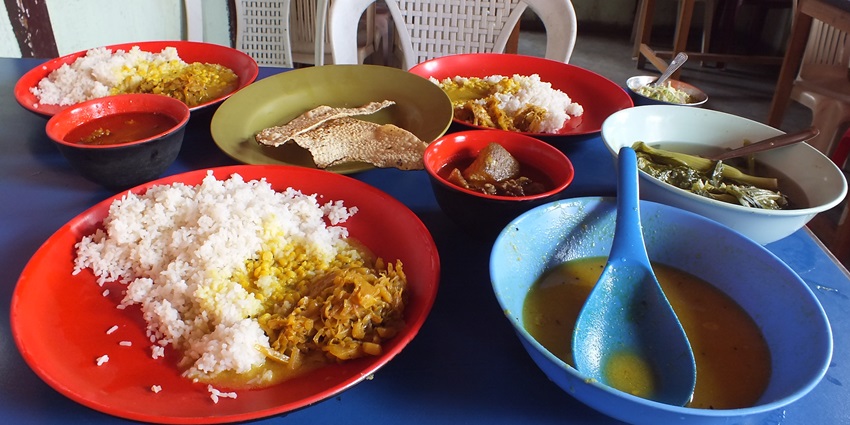 Try the delicious snack of momos in Andhra Pradesh to explore during this trip of yours.