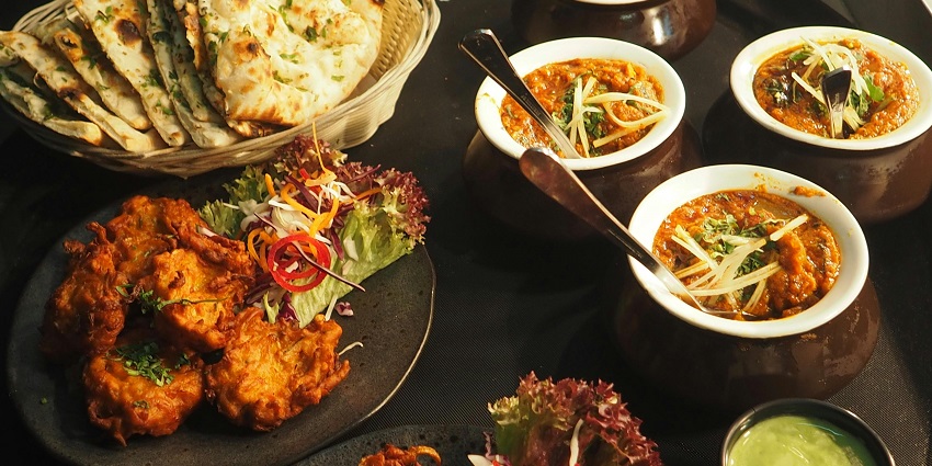There are numerous restaurants available near the historic attraction in the city.