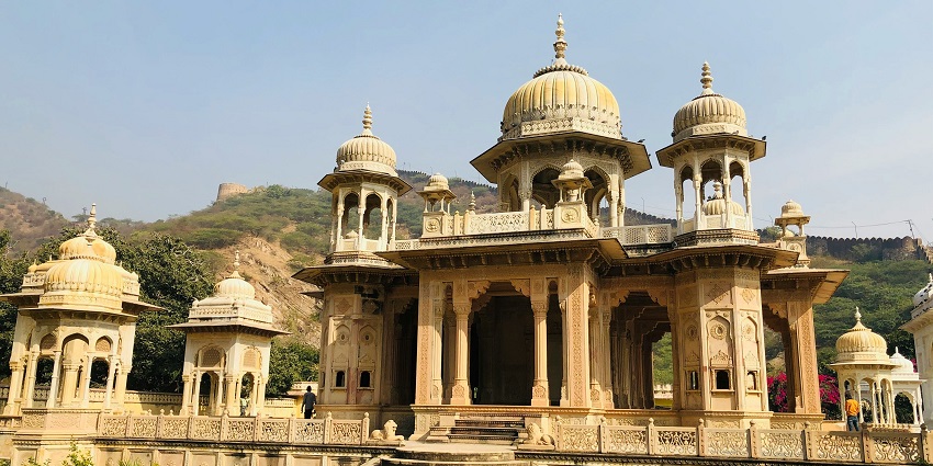 A breathtaking view of the Fort Khachriawas, one of the popular Sikar forts in the region.