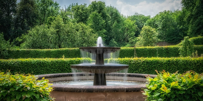 An inside view of the famous D Park featuring a fountain and lush green vegetation.