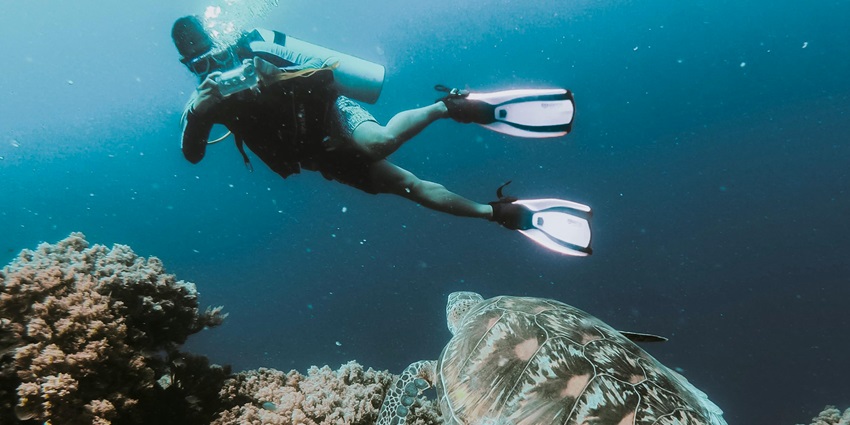 Four Islands offer a lot of adventure activities and can be toured by speedboats.
