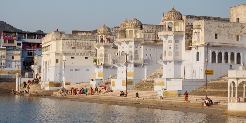 A calm perspective of Foy Sagar Lake in Ajmer, renowned for its beautiful surroundings.