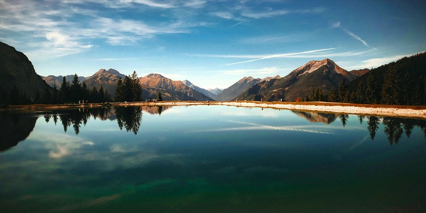 Savour a picturesque view at Foy Sagar Lake, one of the best places to visit in Ajmer.