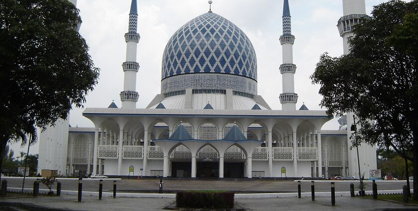 Sultan Salahuddin Abdul Aziz Masjid is one of the most popular mosques in Malaysia for travellers to witness