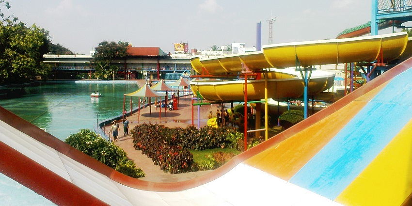 The water park in Gandhidham features high-speed slides.