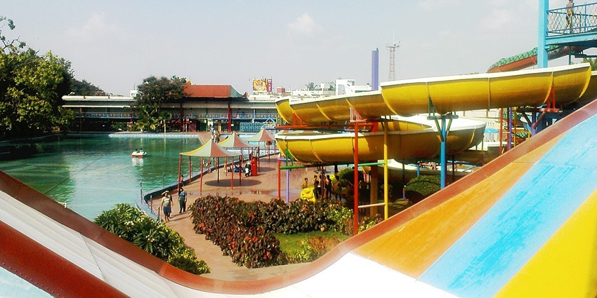 An image of the thrilling Fun World Bangalore with rides and water attractions for families.