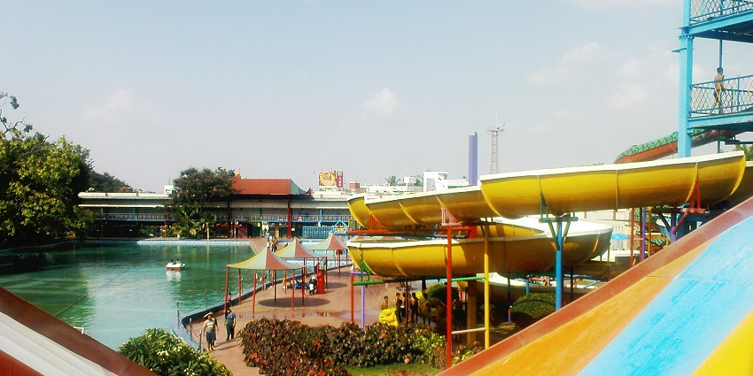 A water park, thrilling rides, and entertainment at Amusement Park in Bangalore.