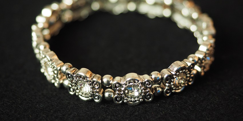 GR Diamonds is among the best shopping places for jewellery shopping in Udaipur.