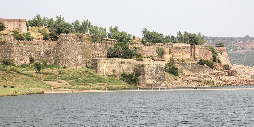 The Gagron fort surrounded by the Ahu and Kali Sindh rivers is a UNESCO World Heritage site