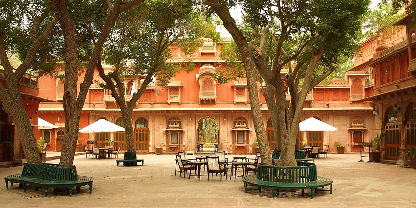 Landscape picture of the Gajner Palace, one of the peaceful places to visit in Bikaner.