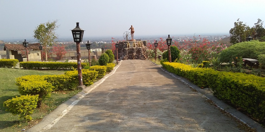 Gandhi Hill near Wardha features a memorial for peaceful reflection.