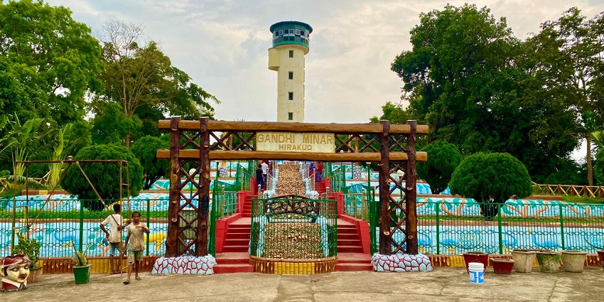 Gandhi Minar offers an eagle-eye view of the surroundings of Sambalpur.