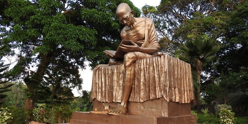 Choose to spend your evening at the spectacular Gandhi Park near St Jerome Fort.