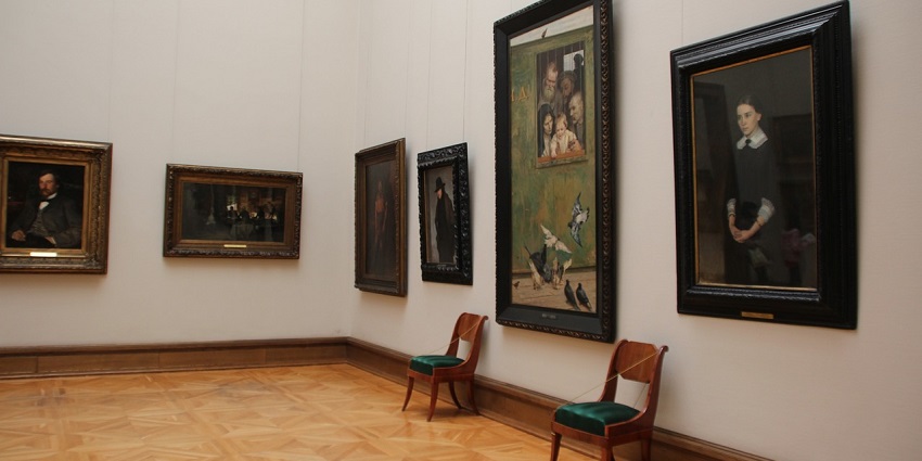 Gandhi Smriti Museum is a renowned museum in Surat that is dedicated to the Indian freedom movement