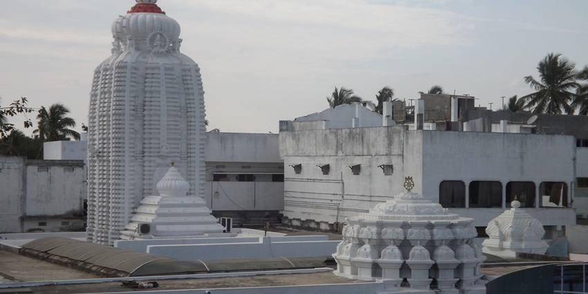 Gandi Sri Anjaneya Swamy Temple, one of the best temples in Kadapa, has the idol of Lord Hanuman.