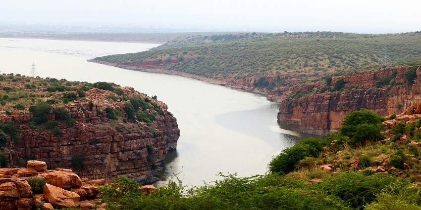 Gandikota is one of the popular top ten places to visit in Kadapa for panoramic views.