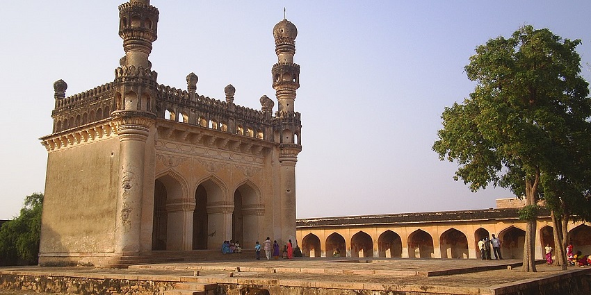 Gandikota fort is one of the most popular places to see near Belum caves