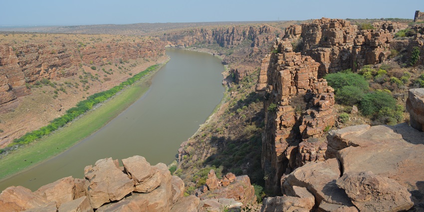 A bird’s eye view of the Gandikota, a serene abode to visit near the Anantapur Waterfalls.