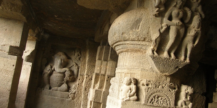 Harihareshwar tourist places feature Ganesh cave, ideal for meditation and prayer.