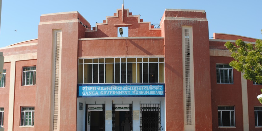 Ganga Singh Museum near the Junagarh Fort exhibits a collection of artefacts.