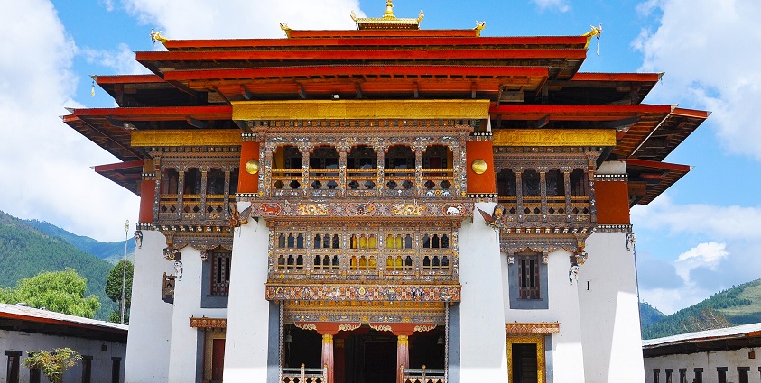 Gangtey Gompa, a large monastery in the Phobjikha Valley, surrounded by nature.