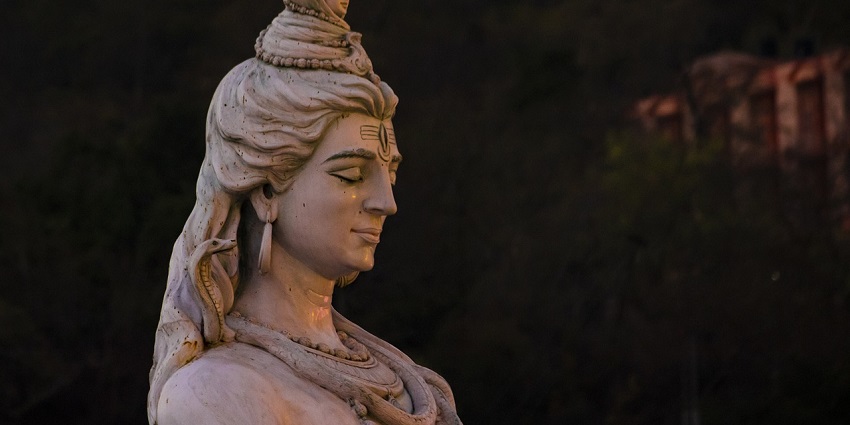 Lord Shiva statue at Garadia Mahadev Temple, a famous place set against a scenic backdrop.