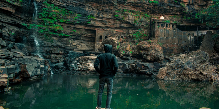 A serene view of the Garadia Mahadev Temple, Dabi, Rajasthan, with serene water flowing.
