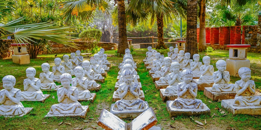 Take a stroll along the manicured gardens and fountains of the Garden of Five Senses