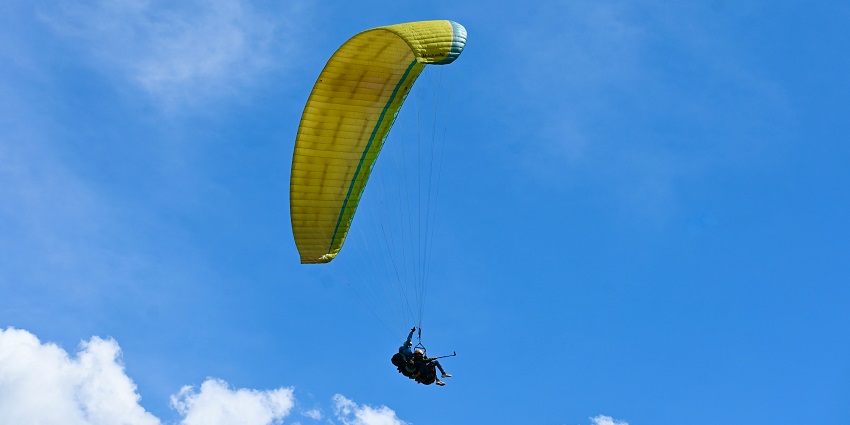 Soar over Jaipur with safe tandem paragliding led by experts and enjoy the experience