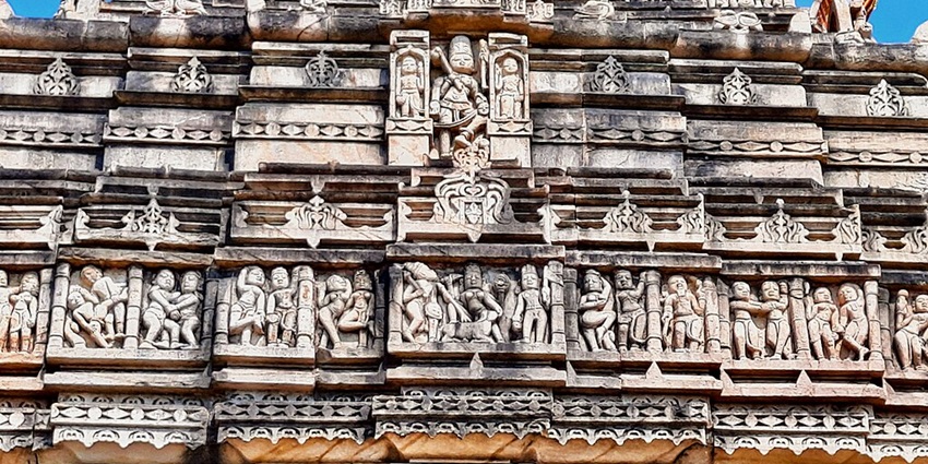 An image of the Siddhanath Temple, known for its stone carvings, which is a must-see among things to do in Omkareshwar.