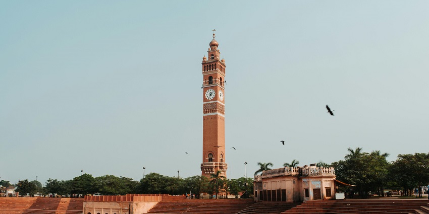 An image of Ghanta Ghar, a historic clock tower in the heart of Katni, Madhya Pradesh.