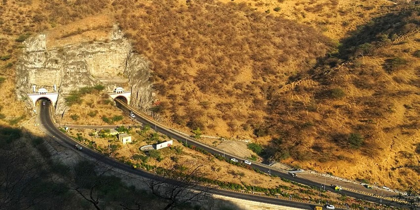 A scenic view of the winding road Ghat Ki Guni traversing through a majestic mountain.
