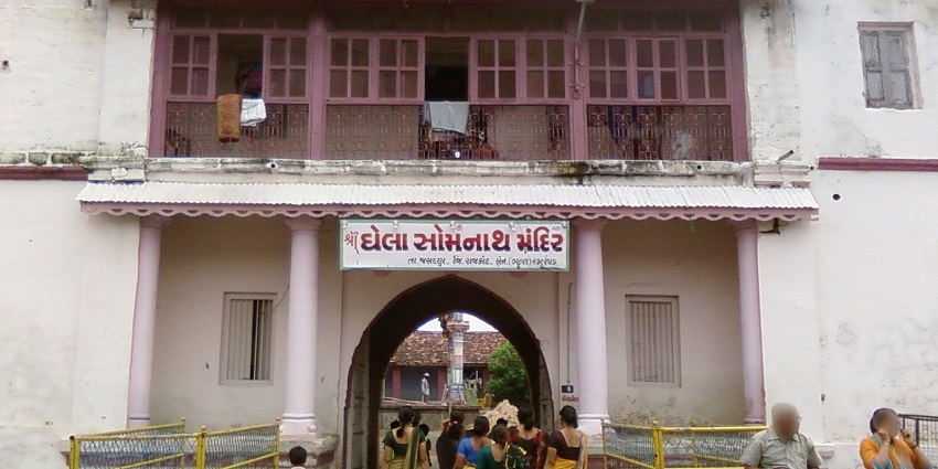 The main entrance gate of the Ghelo Somnath temple complex in Gujarat