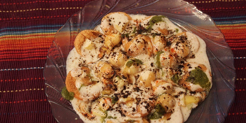 An image of Ghoogri and Pakori which is Mount Abu’s savoury snacks with crispy textures.