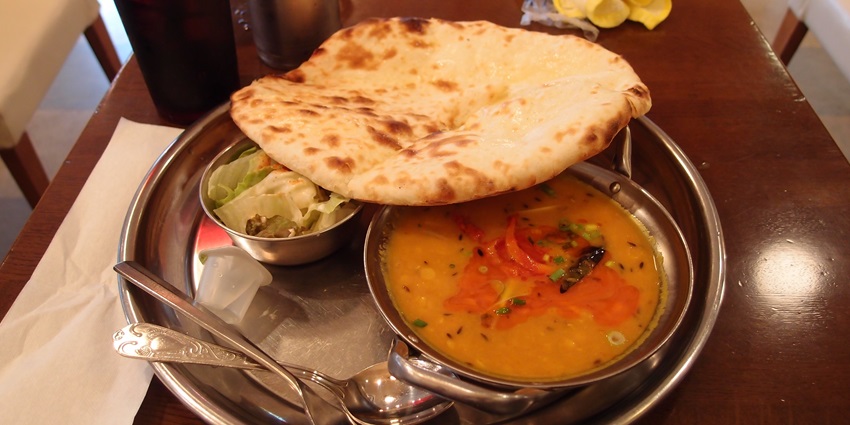 Dal tadkaserved with garlic naan, a perfect dish for authentic Indian cuisine