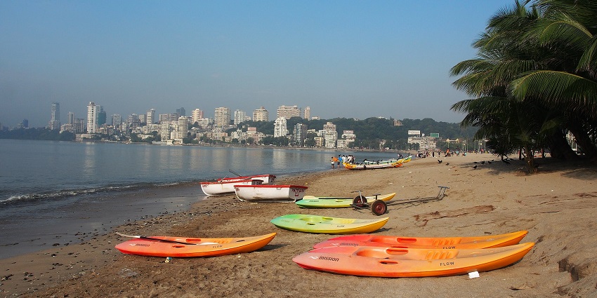 A serene view of the Girgaum Chowpatty Beach featuring pristine golden sands.