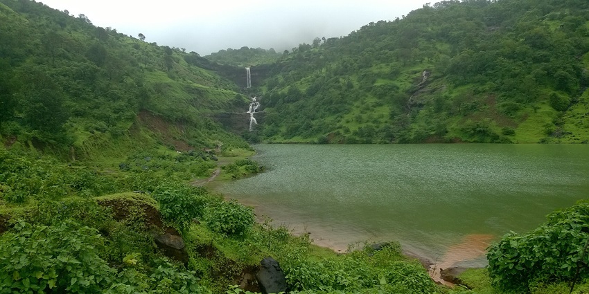Girisagar Waterfall is one of the best places to visit in Igatpuri in monsoon season.