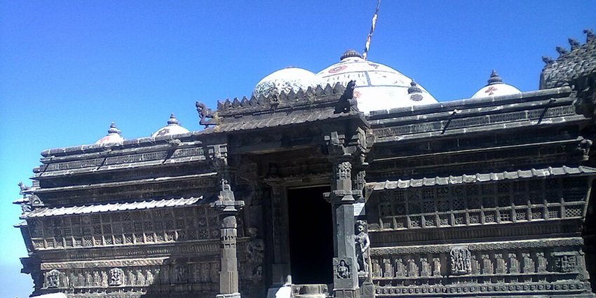 The front view of Girnar Temple.