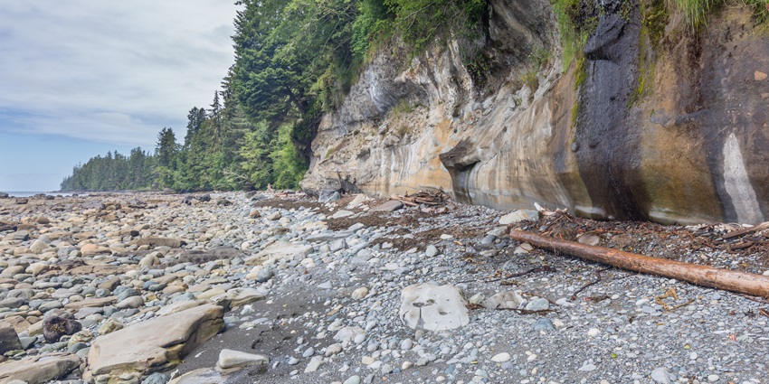 Going on Vagator to Ozran Beach Trail is one of the best things to do in Vagator Beach.