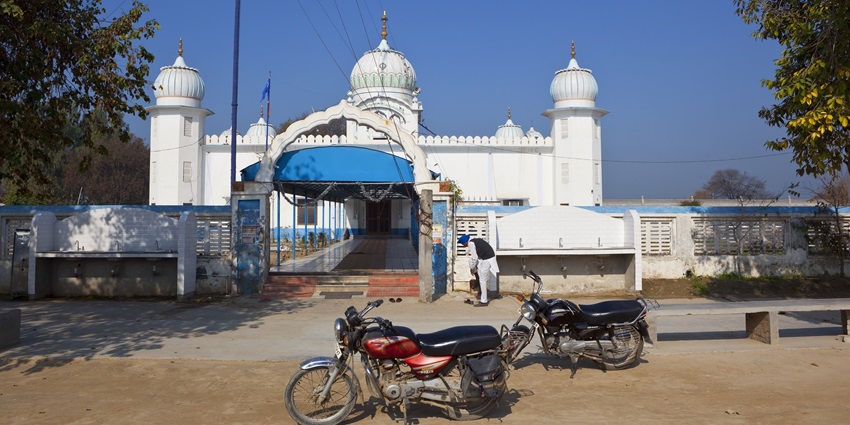 Pay your respects at the Gurudwara that lies inside the Lakhi Jungle in Bathinda