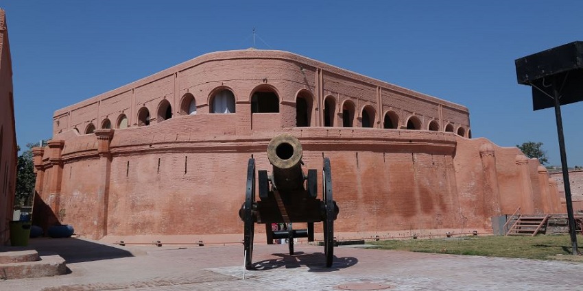 A front view of the Gobindgarh Fort, one of the quaint places to visit in Amritsar.