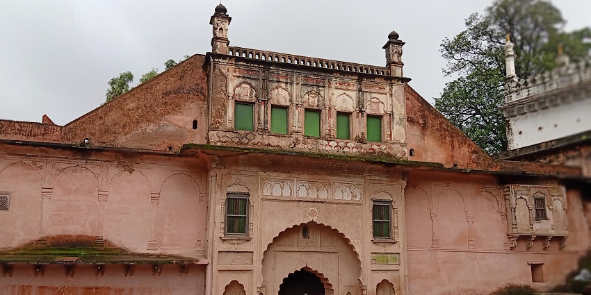 Entrance of Gohar Mahal, a popular place near Taj-ul-Masajid featuring traditional Mughal architecture
