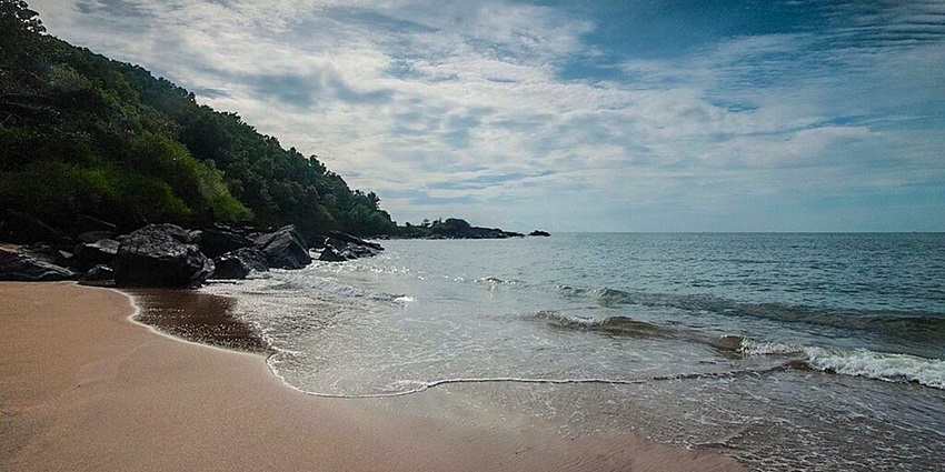 Gokarna Beach is one of the popular beaches in Murudeshwar with views of the green hills, sandy shores, and mild waves