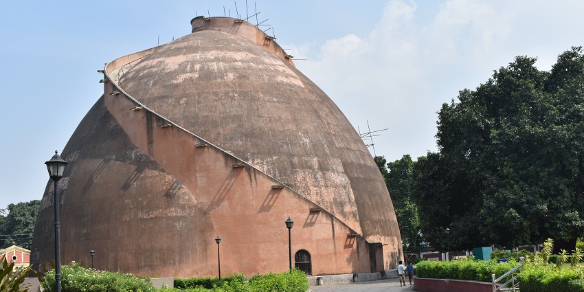 Golghar, a historic site, is one of the best places to visit near Chhapaak Water Park Patna.