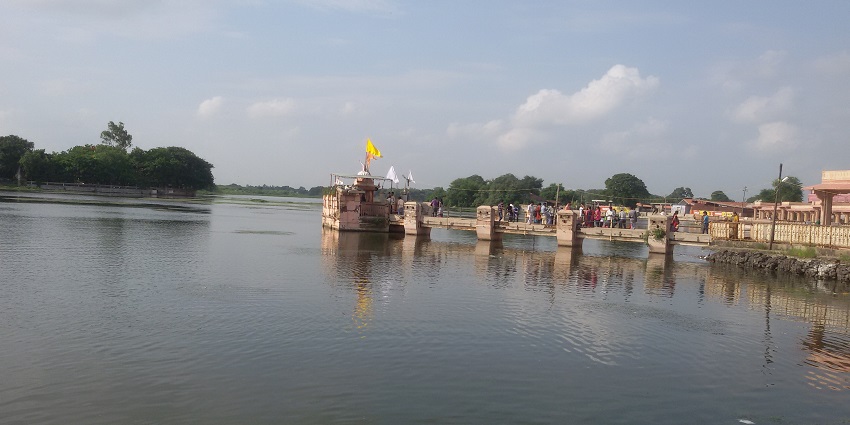 Gomti Ghat along the Gomti River, a sacred site in Dakor, known for its spiritual significance